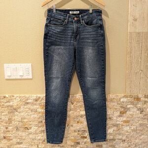 Levi's Signature totally shaping skinny jeans size 8